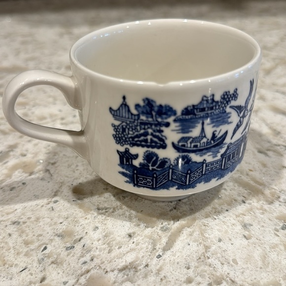 VINTAGE 1900’s~BLUE WILLOW~CHINOISERIE~3 CUPS & 4 SAUCERS~CHURCHILL ENGLAND~G23 - Picture 13 of 13